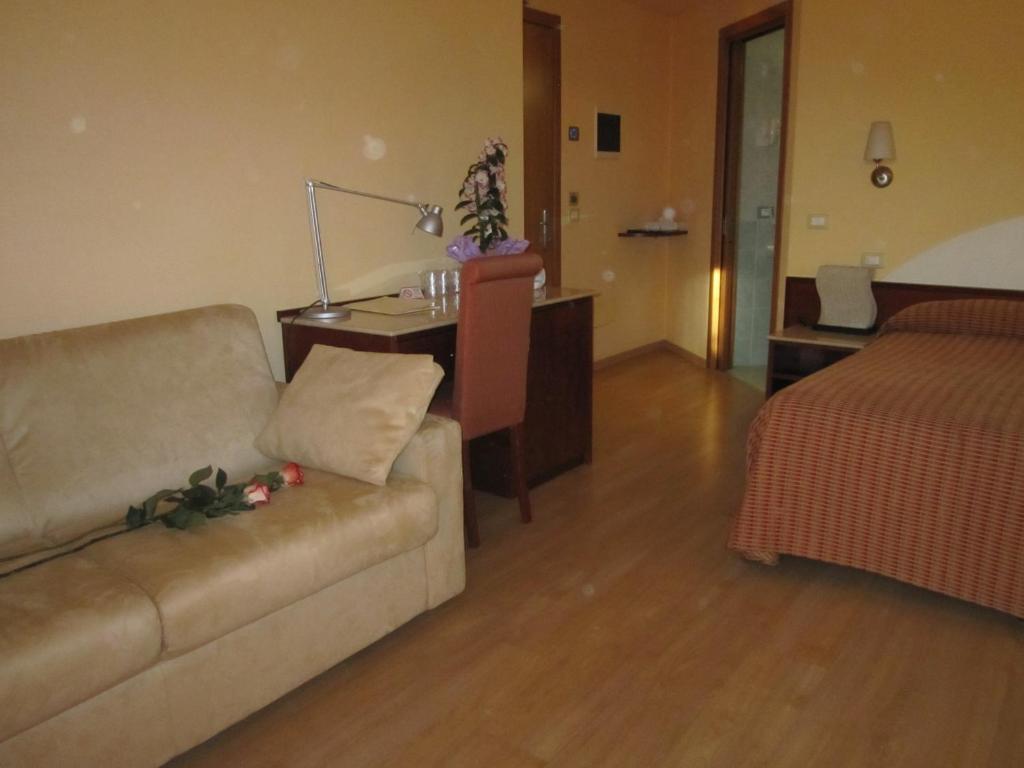 Hotel Al Sole - Enjoy Holiday คาวาญอง เวโรเนเซ ภายนอก รูปภาพ