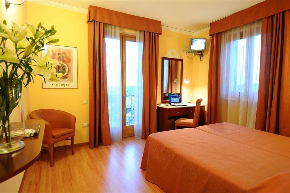 Hotel Al Sole - Enjoy Holiday คาวาญอง เวโรเนเซ ภายนอก รูปภาพ