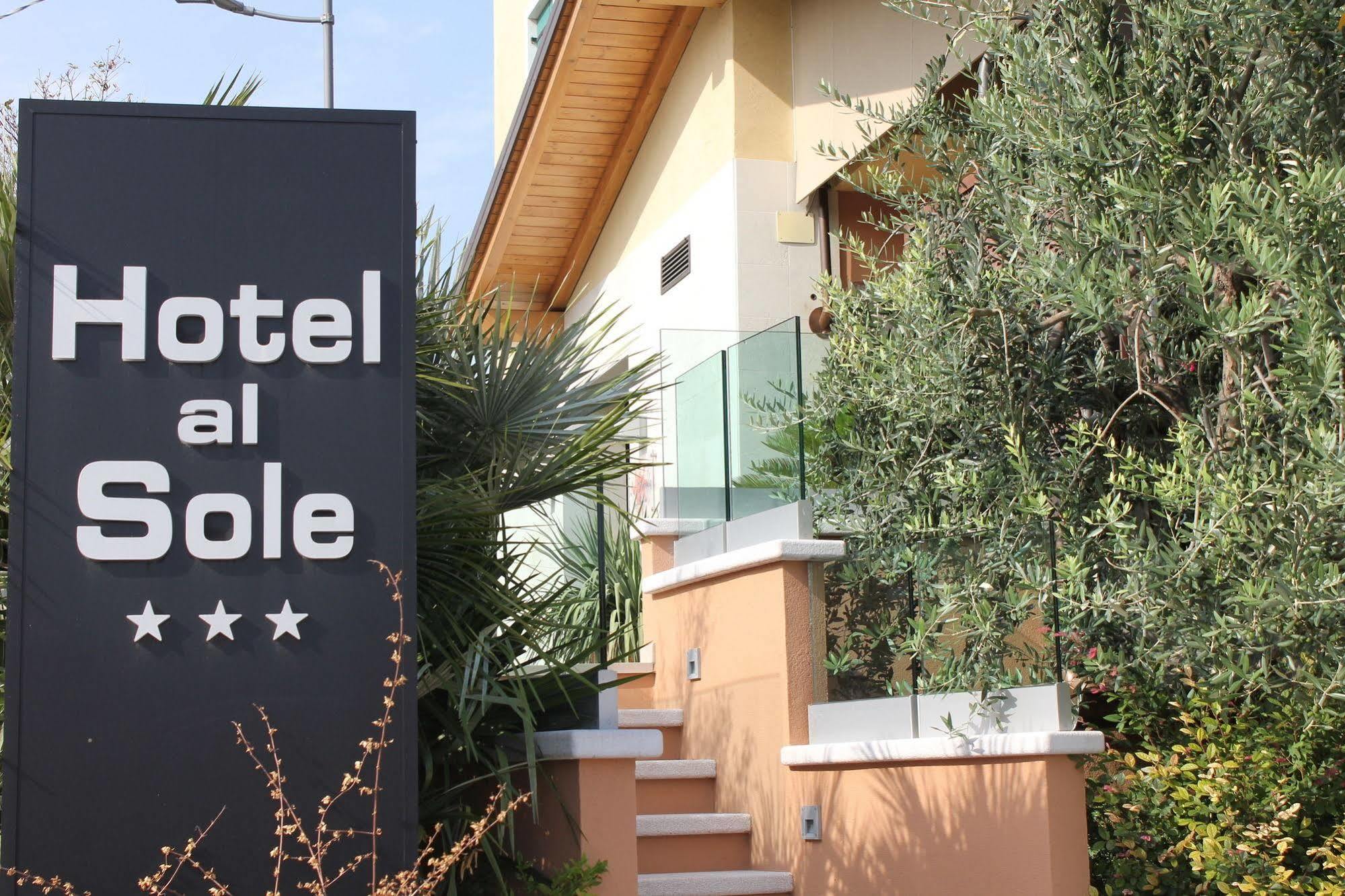 Hotel Al Sole - Enjoy Holiday คาวาญอง เวโรเนเซ ภายนอก รูปภาพ